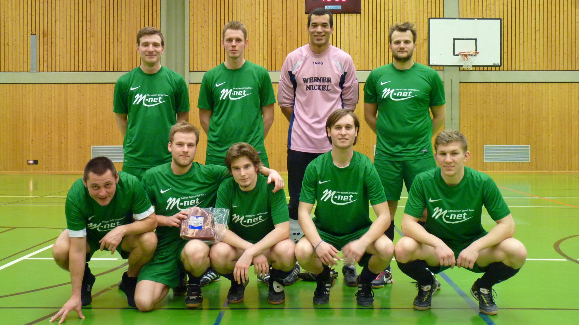 Fußball: Hallenturnier – DJK Oberasbach Platz 1