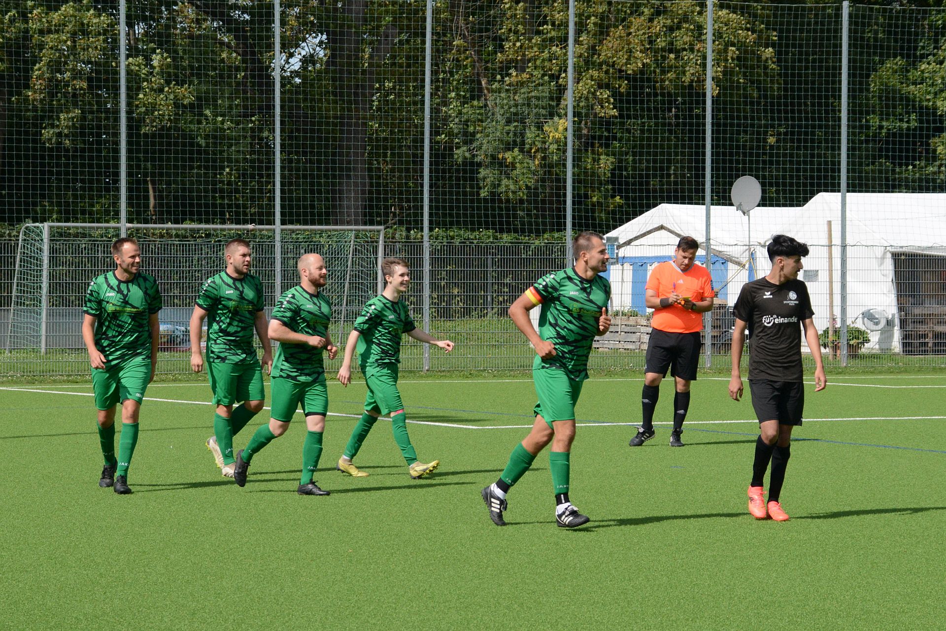 Fußball: Erste baut Tabellenführung aus