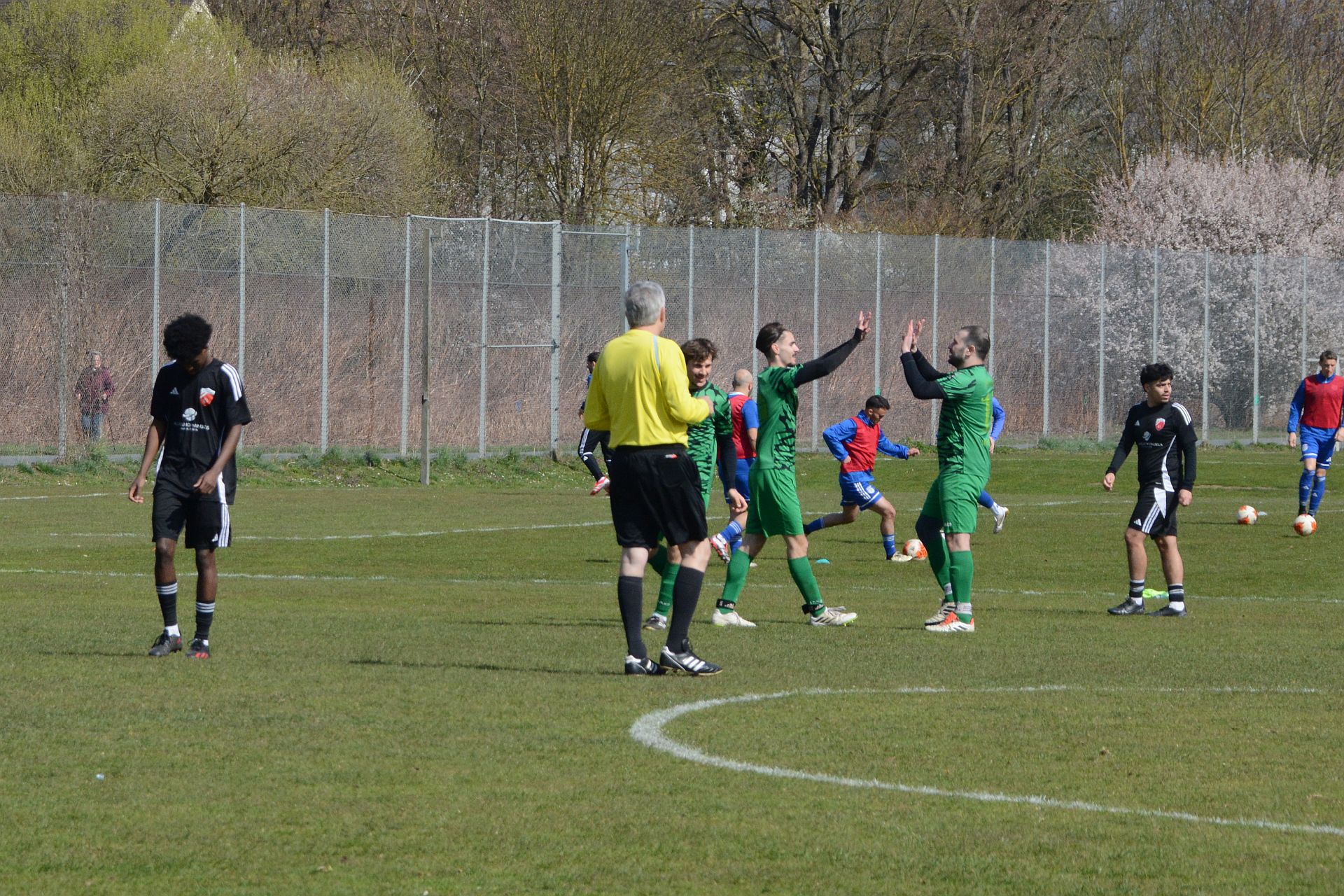 Fußball: Erst siegt 5:0 am Fuchsloch