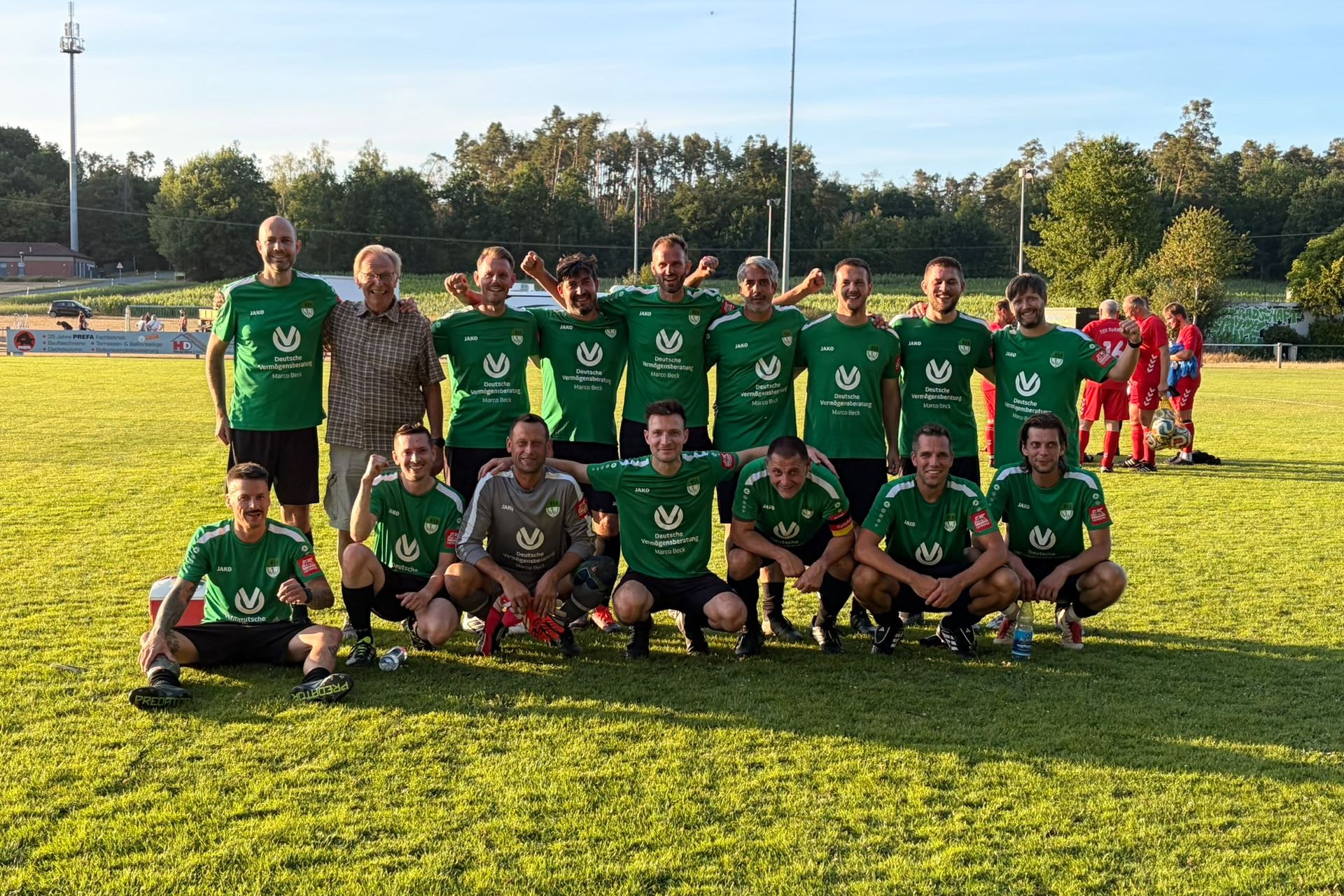 Fußball: Kantersieg im Lokalderby: ASV-Weinzierlein lässt Roßtal keine Chance