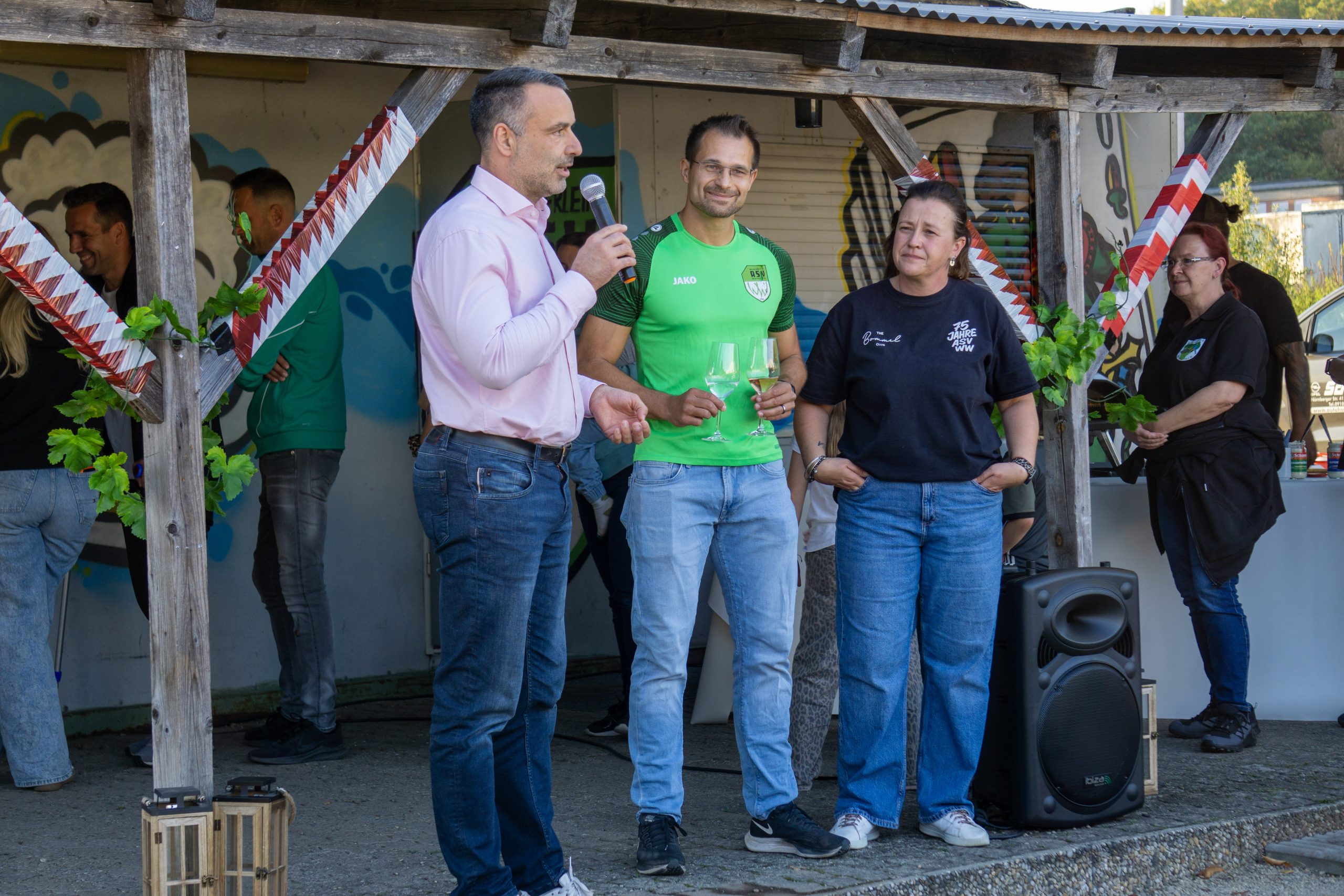 Traumwetter und beste Stimmung beim ASV-Weinfest
